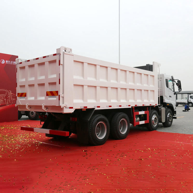 ホウオの300-400Lの燃料タンク容量を持つ420hp8x4 12ホイール式二輪式ティッパートラック