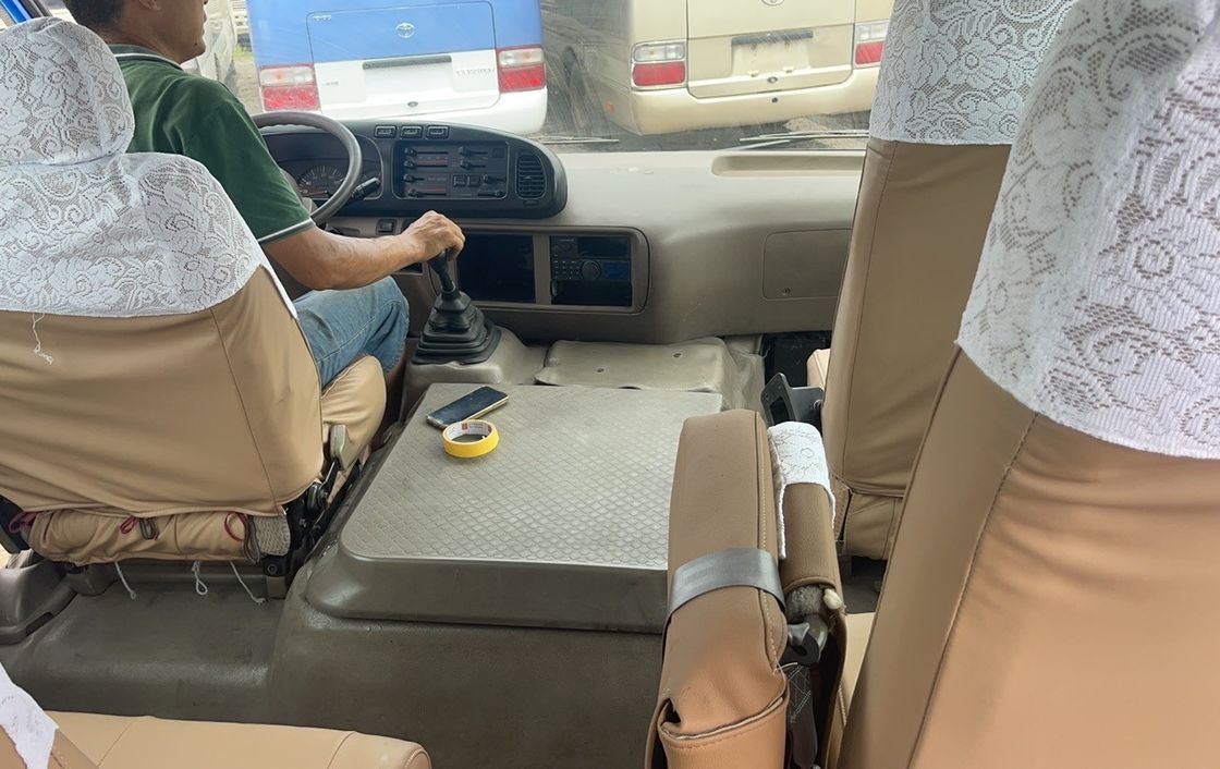 豪華なデザインと燃費効率の良い30人乗りディーゼルトヨタコースターミニバス