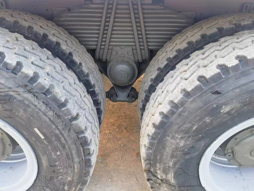 19CBMBOXと燃料タンク容量300-400Lの強力なHOWO 6x4 430hpティッパートラック