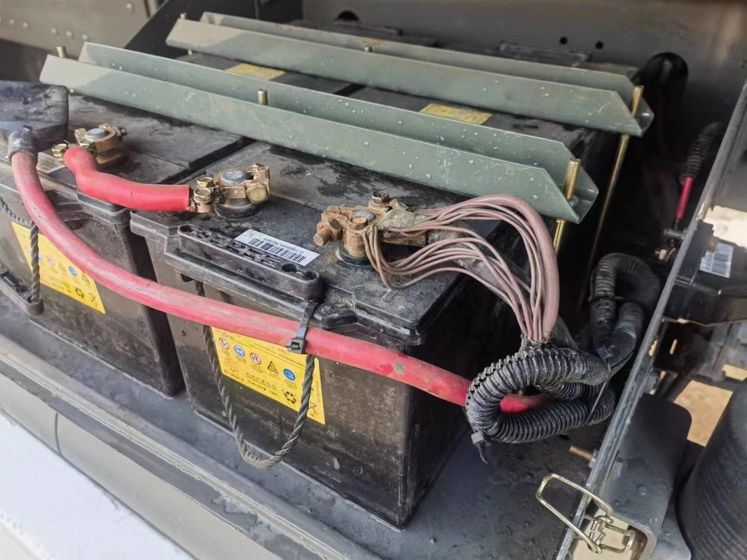 LHD 30トンのターパートラック 19CBMBOX 8245X2550X3450 mm 380hp HOWO 6x4ダンパー