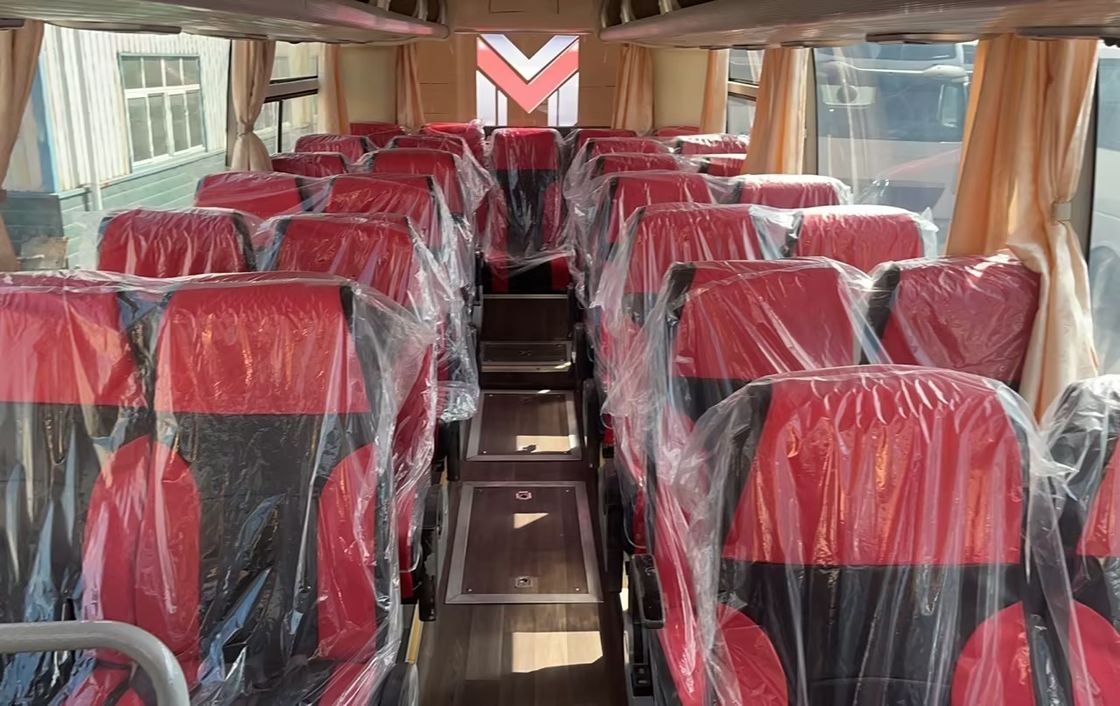 完璧な47人乗り バスを見つけます