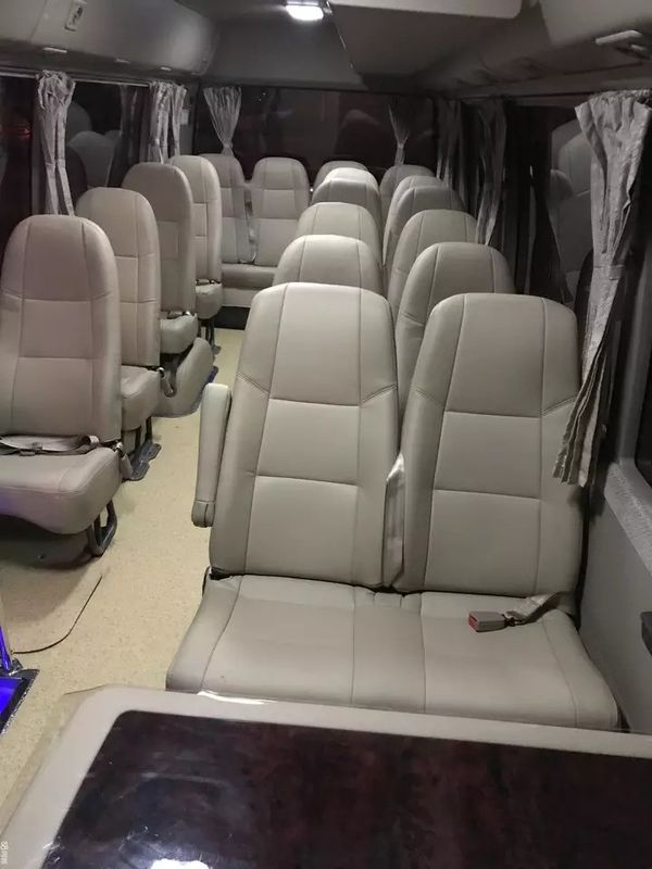 G.V.W Kg 5900 と YC4FA130-30 エンジン 2022 モデル ユーロ 4 ディーゼル 30 席コースターバス