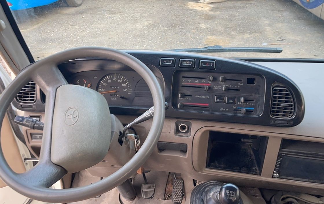 G.V.W 6750kg 相当使用された 快適な特殊カラーコースターバス 販売