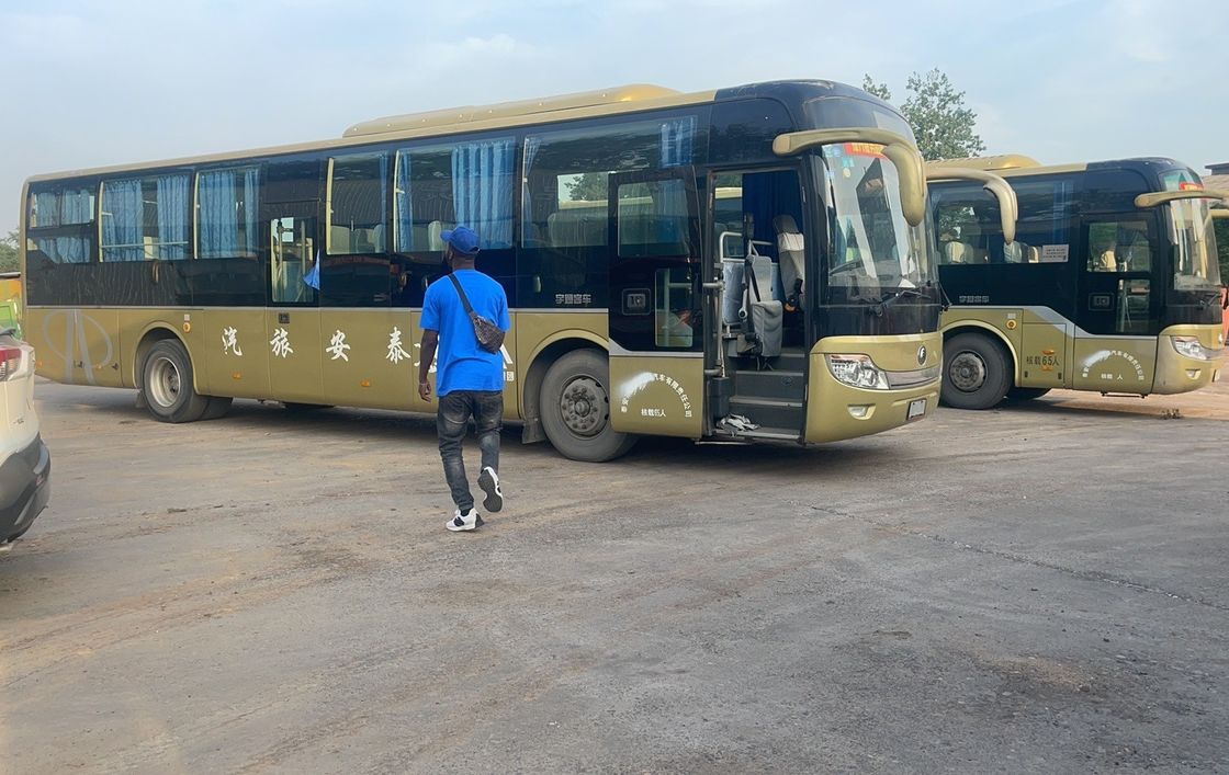 ユーロ3排出基準と葉のスプリングサスペンションの65席LHDツアーバスのストック