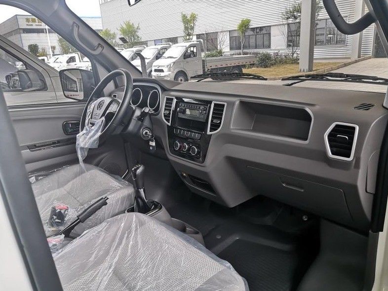 28席トヨタコースター客車 客の要求に合わせて 優れたデザイン