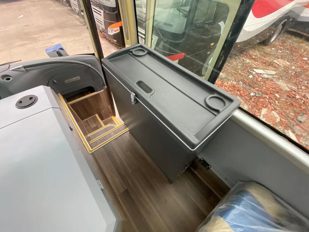 使用済み ディーゼル 57 パスenger Coach バス マニュアルトランスミッションタイプで 良好な状態
