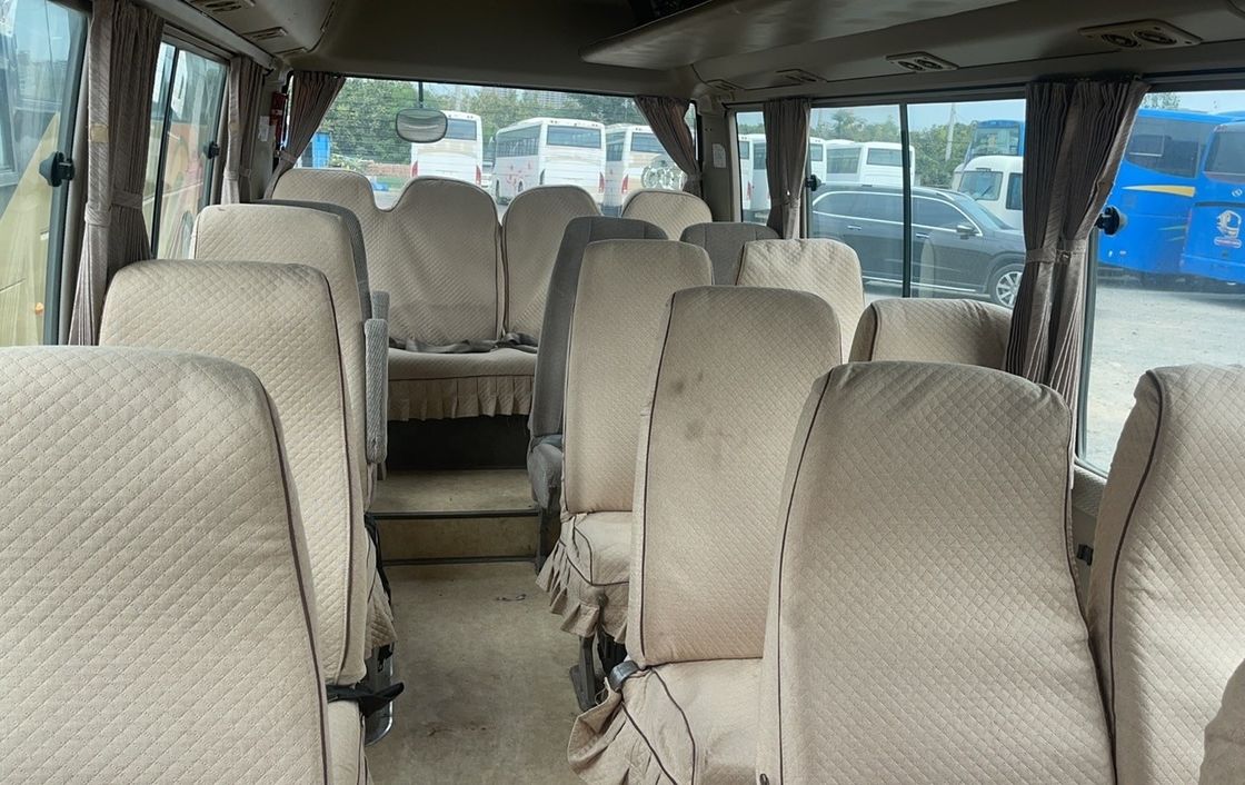 中古トヨタコースター 30人座バス 6-8L エンジン容量と最大電源113/5200kw