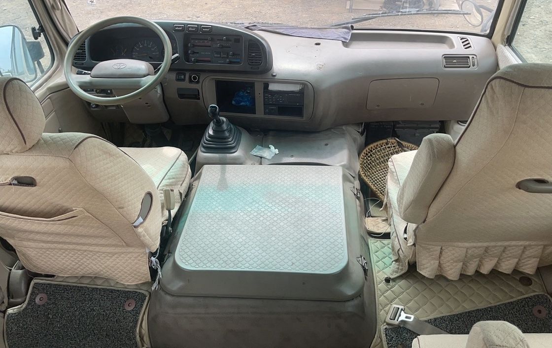 中古トヨタコースター 30人座バス 6-8L エンジン容量と最大電源113/5200kw