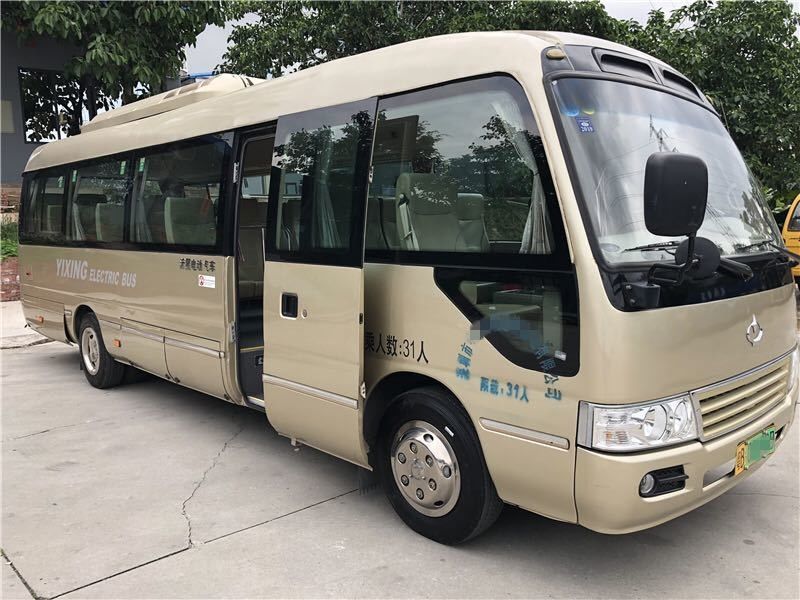 最大速度 91-110 km/h 8040x2160x2840 寸法 L x W x H mm のコースターバス