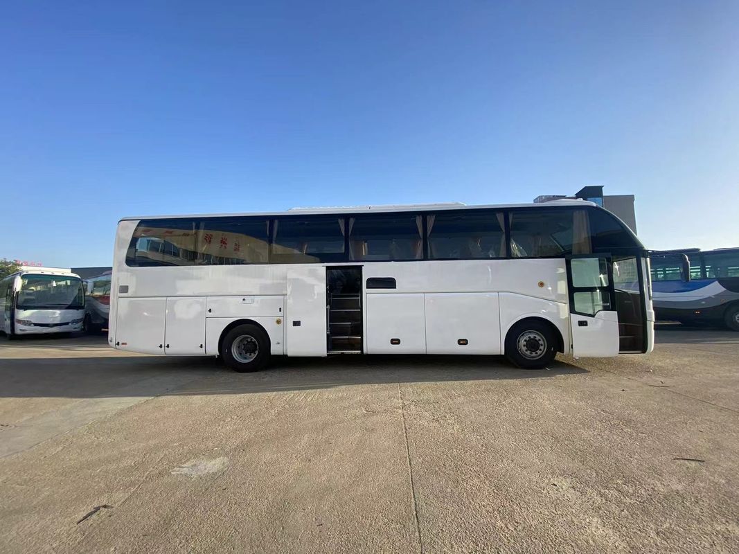 6 8L エンジン容量とリーフスプリングサスペンションの快適な65人乗りバスバス