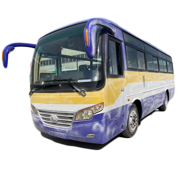 35人乗りと45人乗りのツアー・コーチ バス