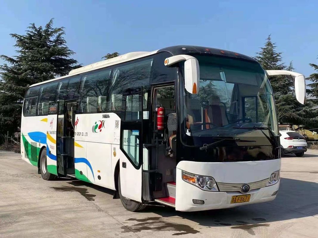 パーソナライズされた使用された旅客バス 47席 LHDコーチバス 8L のディーゼルエンジン容量
