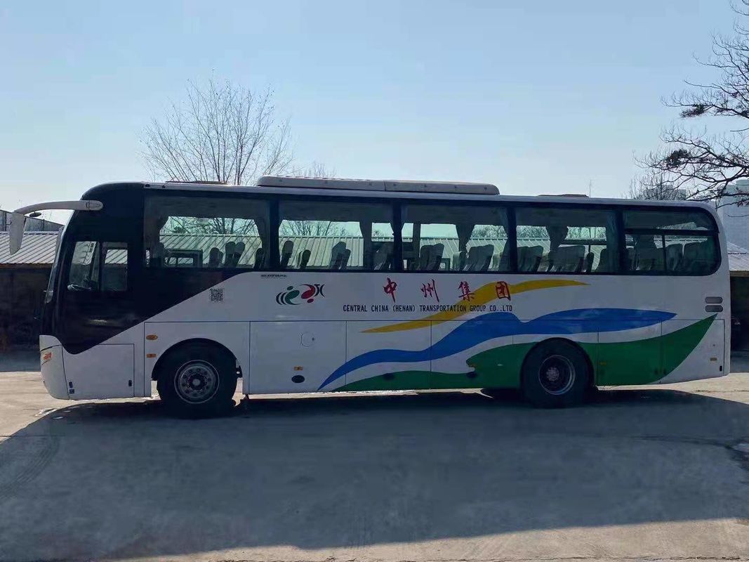 パーソナライズされた使用された旅客バス 47席 LHDコーチバス 8L のディーゼルエンジン容量