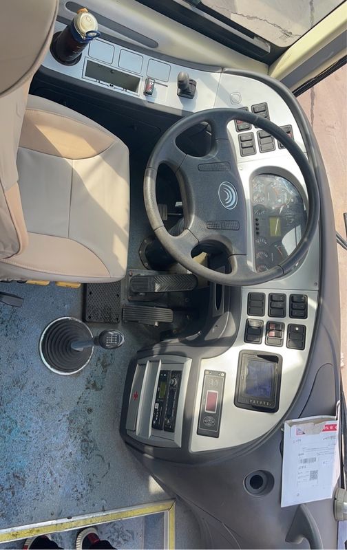 中古 後部エンジン 黄色 学校 グループ ツアー バス エンジン 容量 8L 燃料 タイプ ディーゼル