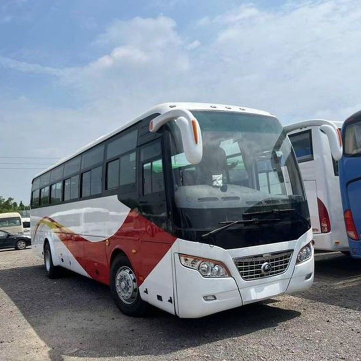 RHD ディーゼル ルックシー 中古バス 11R22.5 タイヤと 1100N.m エンジントルク 旅行体験