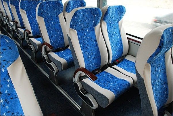 2550MM 総幅 ユーロ4排出量基準の60人乗りの豪華ツアーバス