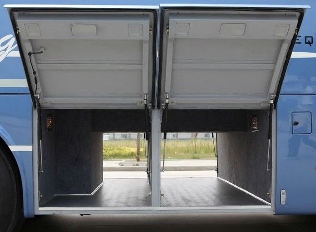 2550MM 総幅 ユーロ4排出量基準の60人乗りの豪華ツアーバス