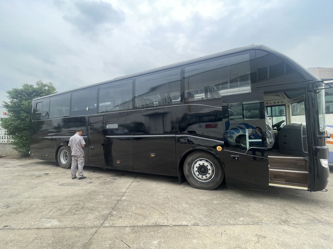 トイレ付きの最高級改装された55人乗りのコーチ G.V.W 15000kg 250HP馬力