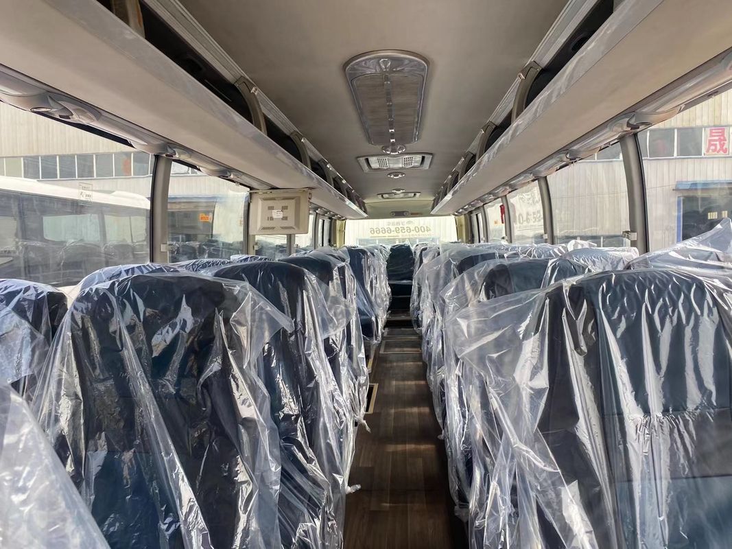 トイレ付きの最高級改装された55人乗りのコーチ G.V.W 15000kg 250HP馬力