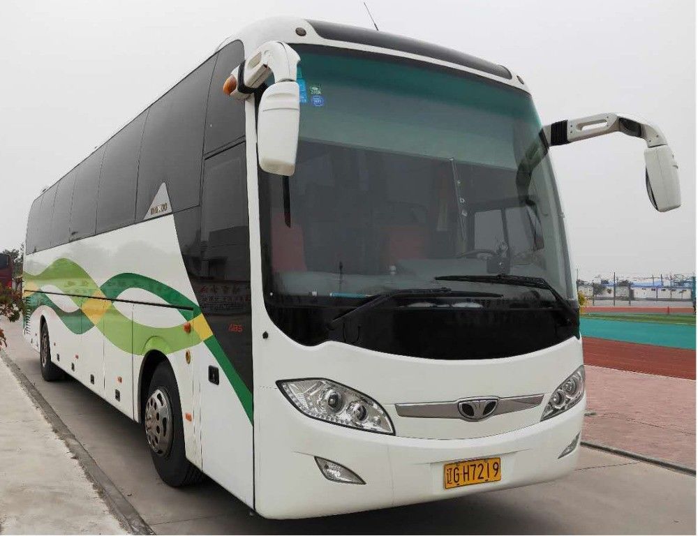 12m 観光バス 2010 55席と広々とした座席配置の古車バス