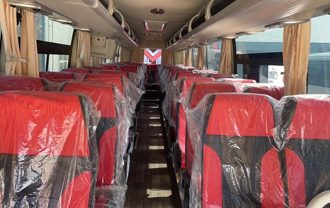 65人乗りのマニュアルバスは,ディーゼル燃料タイプと総高3290mm