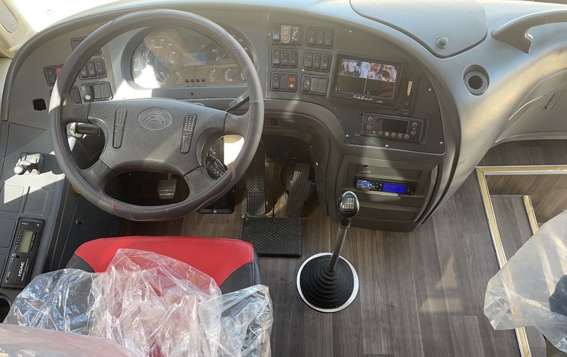 65人乗りのマニュアルバスは,ディーゼル燃料タイプと総高3290mm