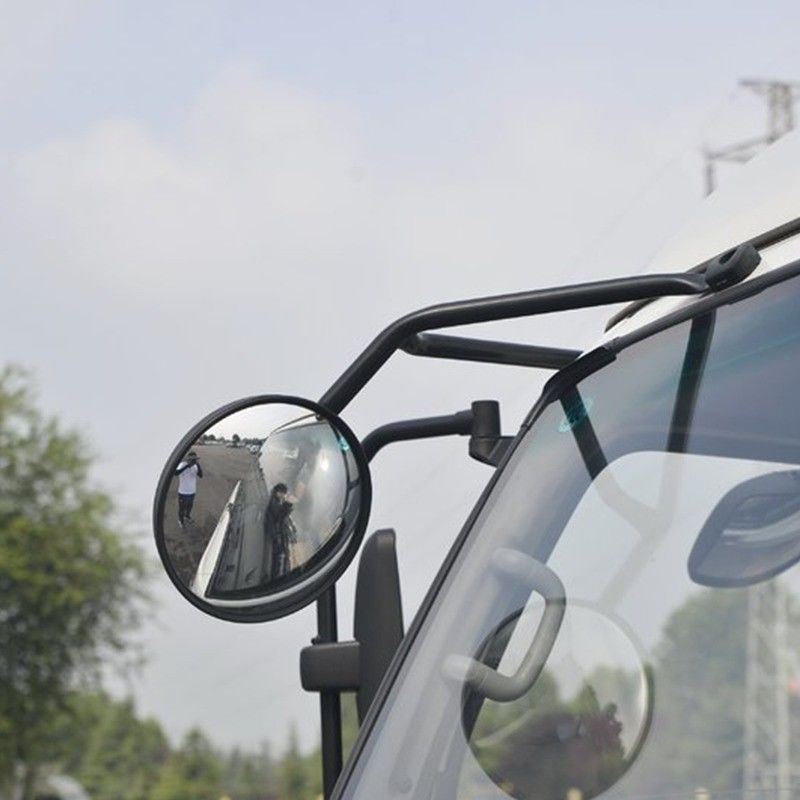 カミングズは冷凍肉と鶏肉の野菜を運ぶために冷蔵トラック箱を使用しました