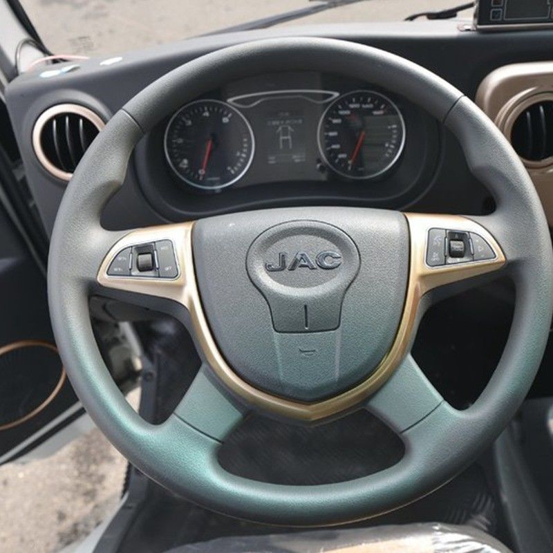 カミングズは冷凍肉と鶏肉の野菜を運ぶために冷蔵トラック箱を使用しました