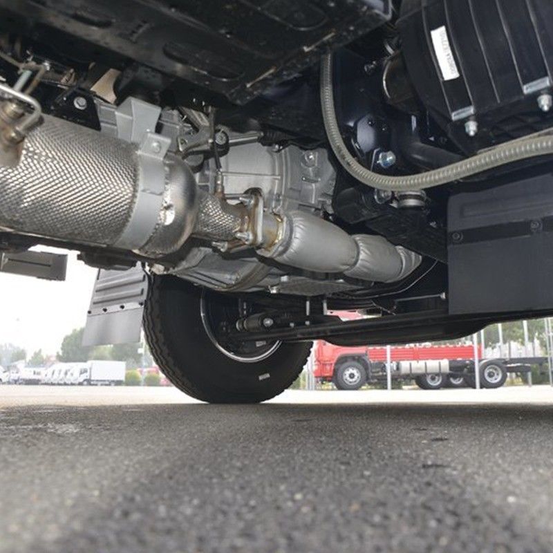 カミングズは冷凍肉と鶏肉の野菜を運ぶために冷蔵トラック箱を使用しました