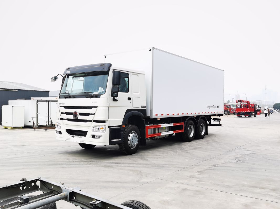 マイナス18〜20°Cの温度範囲 Sinotruk HOWO 6x4 冷蔵庫バン トラック