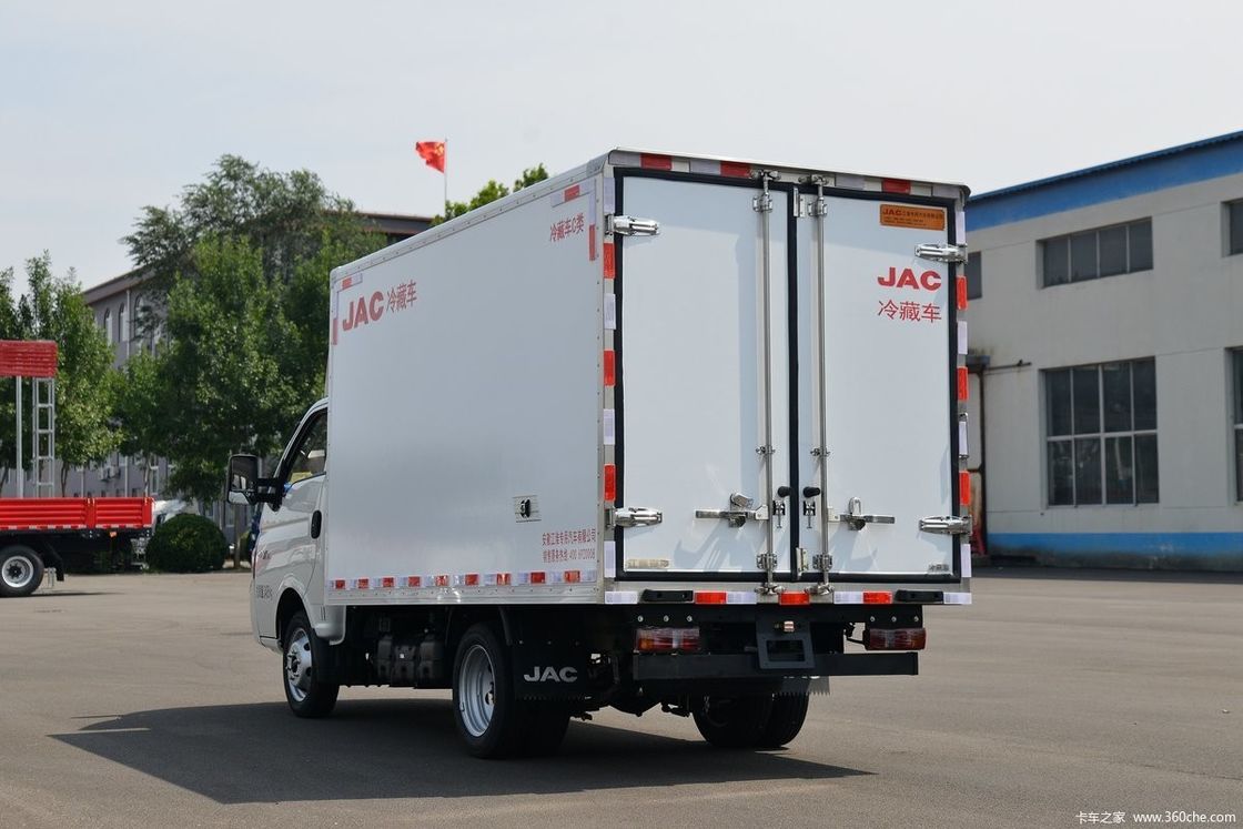 130HP JAC 輸送用冷蔵トラック 4x2 GVW≤5T ディーゼル燃料冷蔵庫