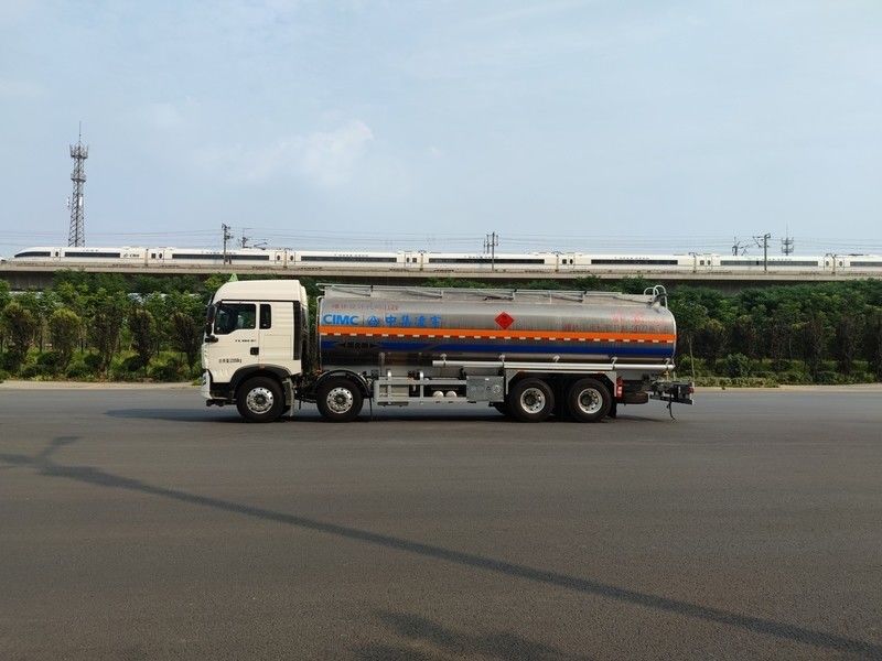 CIMC LINYU 8*4 30m3 SINO アルミ合金 液体燃料輸送用ディーゼルタンカートラック