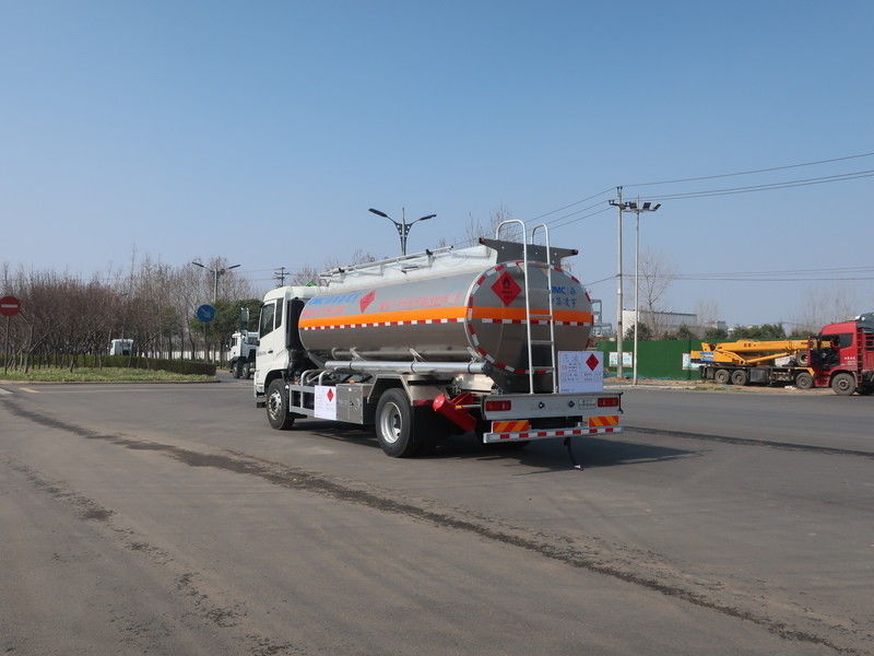 15m3 CIMC LINYU ドンフェン石油タンカー トラック アルミ合金液体燃料輸送車