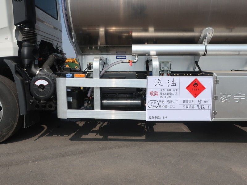 15m3 CIMC LINYU ドンフェン石油タンカー トラック アルミ合金液体燃料輸送車