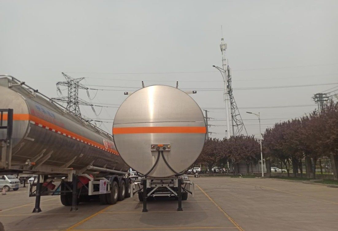 CIMC LINYU 46000L アルミニウム合金燃料タンカー トレーラー トラック ホールベース 6150 1310 1310