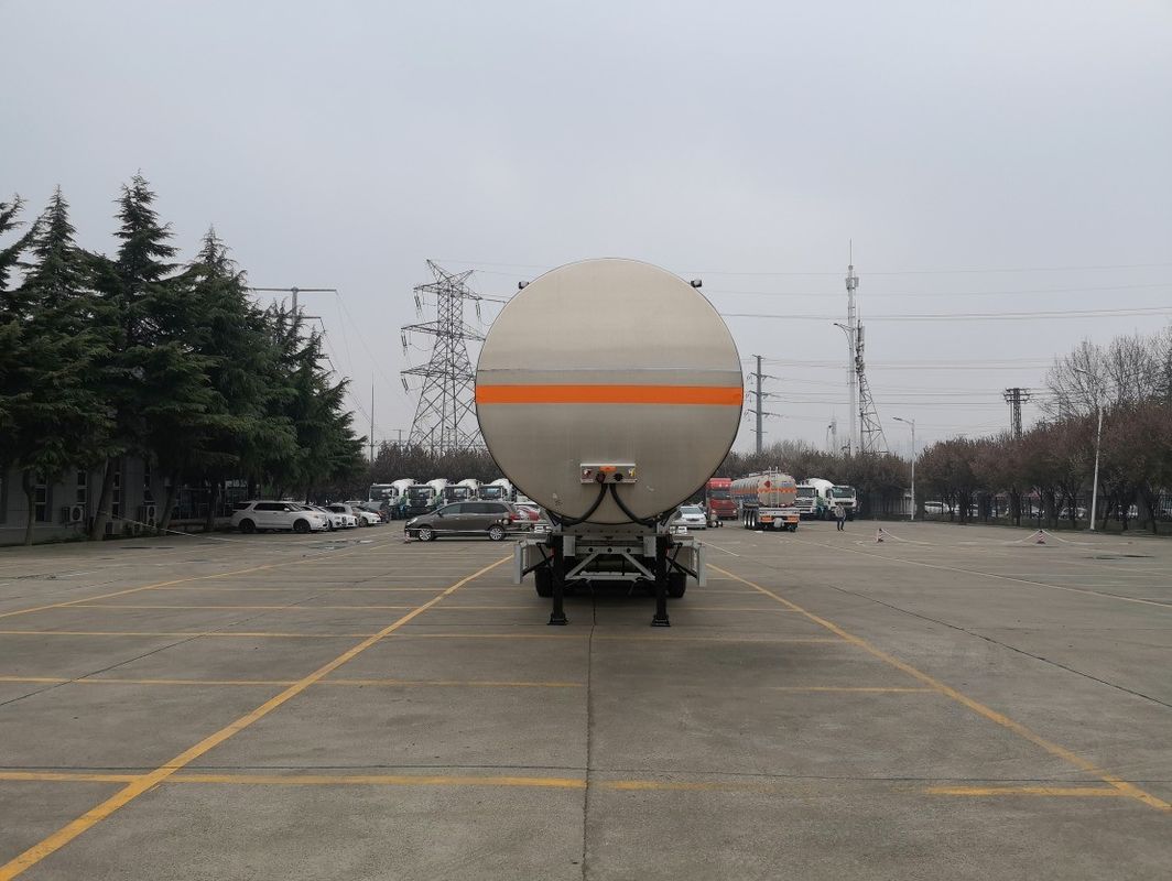 32100/31800 KG 名乗荷重 CIMC LINYU 8*4 アルミ合金液体燃料タンカートレーラー