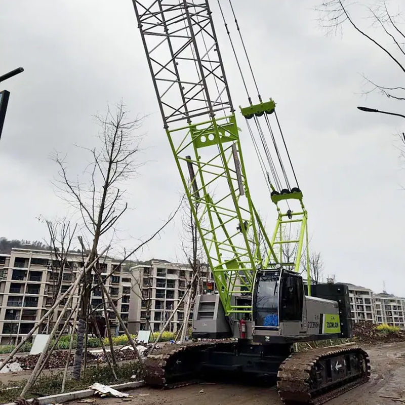 800 トン の クローラー クレーン は,建設 作業 に 適した 状態 で ある