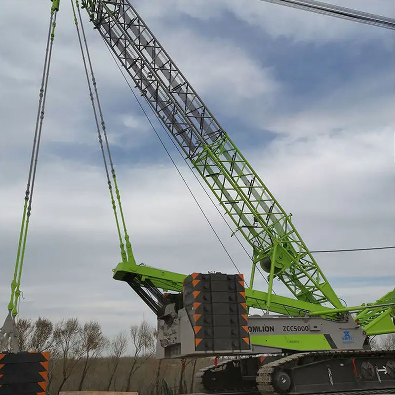 800 トン の クローラー クレーン は,建設 作業 に 適した 状態 で ある