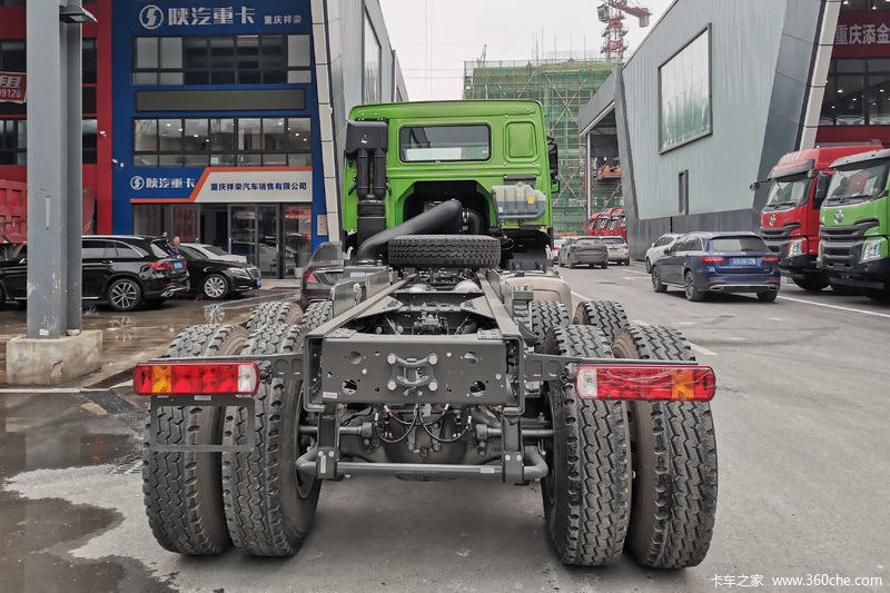 普通の運転席 シノトラック ホウ 371 hp ユーロ 2 マニュアル 6X4 ディーゼルエンジン トラックヘッド