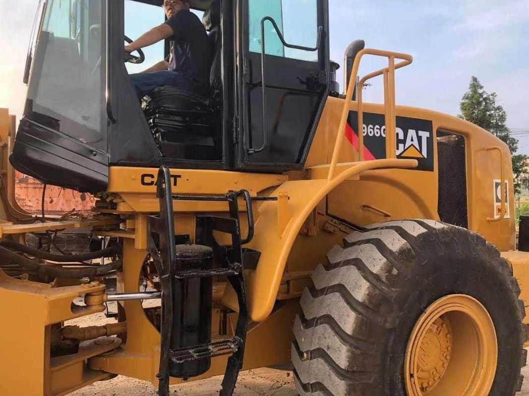 6トンのキャット 966G フロントエンド 中古キャタピラーホイールローダー 正規エンジンの状態良好
