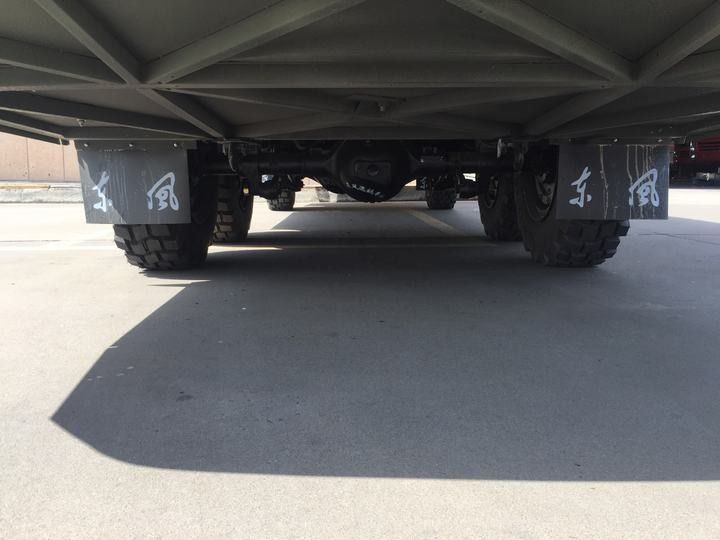 EURO 3 ディーゼル 4x4 オフロード バス 4890kg 名乗荷重と6700ml 排放容量