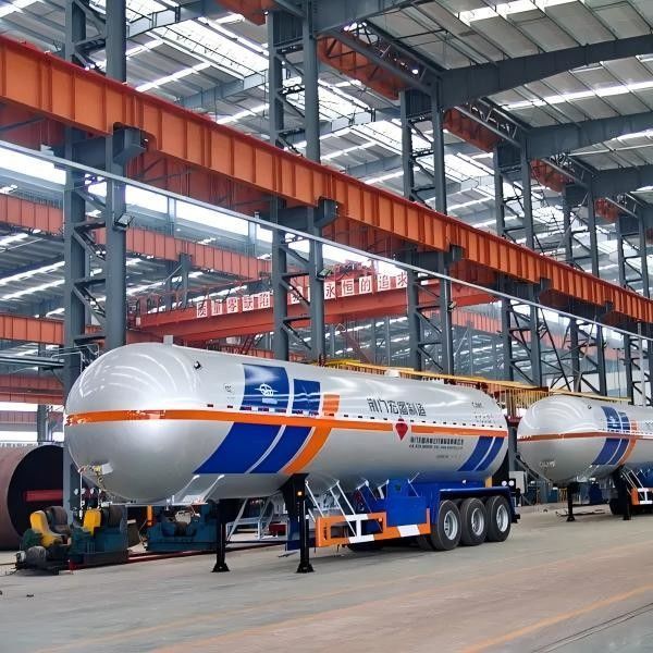 2.1 MPa 水圧試験 CIMC LINYU Howo シャーシ 8*4 ガス輸送タンク 半トレーラー