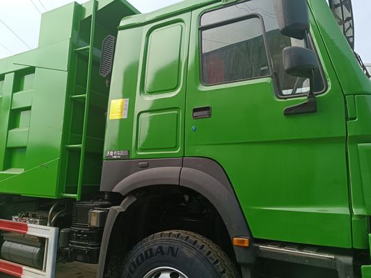 LHD SINO TRUCK HOWO 371HP 6x4 2人の乗客のための重用ダンプティッパートラック